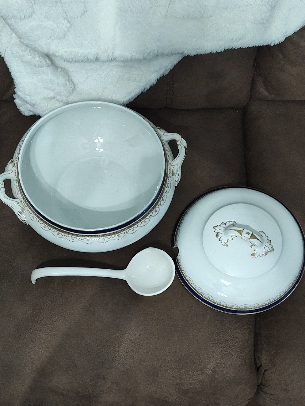 Vintage Losol Ware tureen In the Berkeley pattern by Keeling and Co  with Ladle
